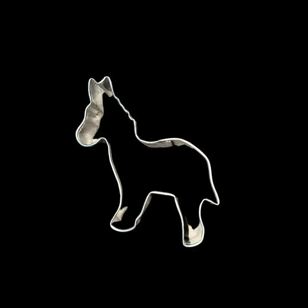 Set of 19 metal/aluminum cookie cutters‎ various shapes animals hearts vehicles